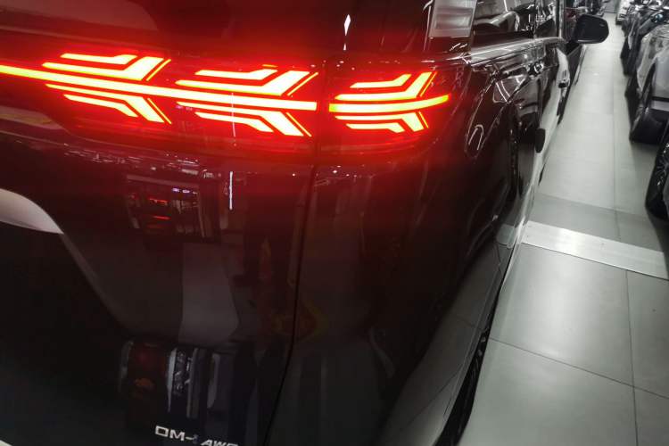 Used Denza D9 2022 DM-i 970 Four-Wheel Drive Prestige Model