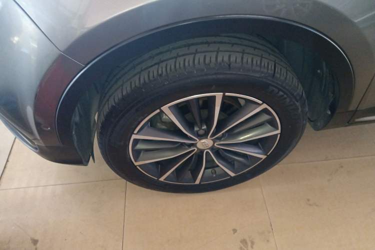 Used Geely Auto Emgrand X7 Sport 2018 1.8TD Automatic Two-Wheel Drive ZhiZun Model with 4G Connectivity
