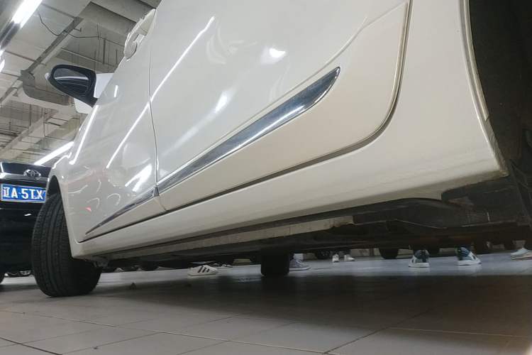 Used Toyota Corolla 2016 Dual-Engine 1.8L E-CVT Elite Edition
