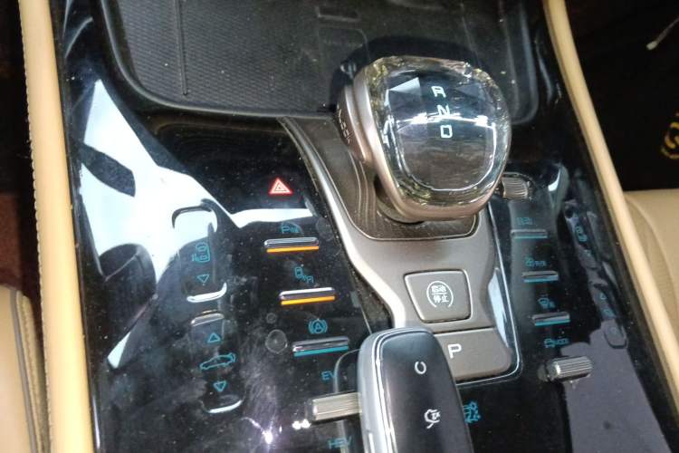 Used Denza D9 2022 DM-i 1040 Prestige Model