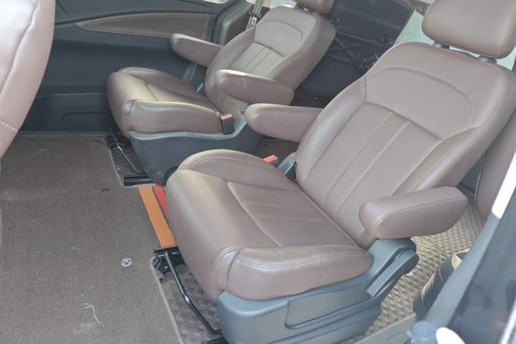 Used FORTHING Lingzhi PLUS 2021 2.0L Manual Comfort Version 7 Seats
