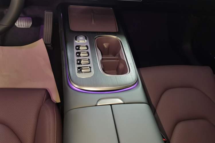 Used  SU7 2024 Rear-Drive Ultra-Long Range Advanced Pro-Level Intelligent Driving Version
