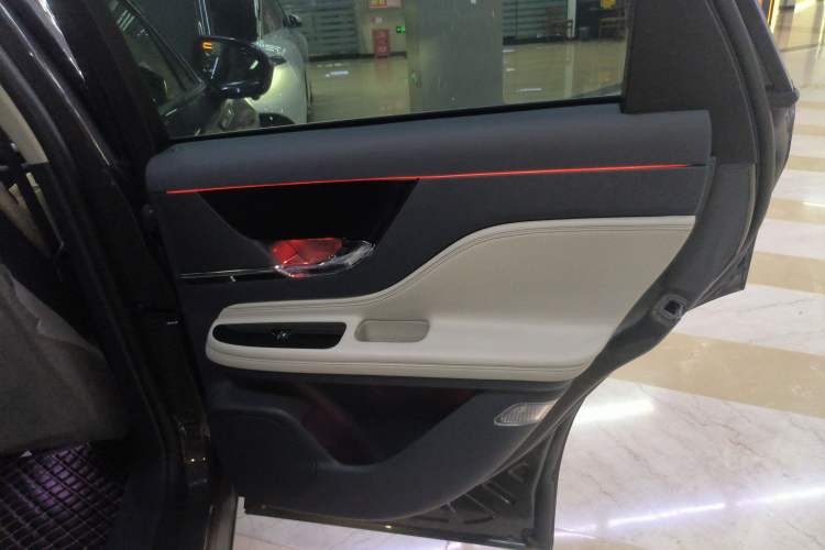 Used Lincoln Corsair 2023 2.0T Two-Wheel-Drive Luxury Edition
