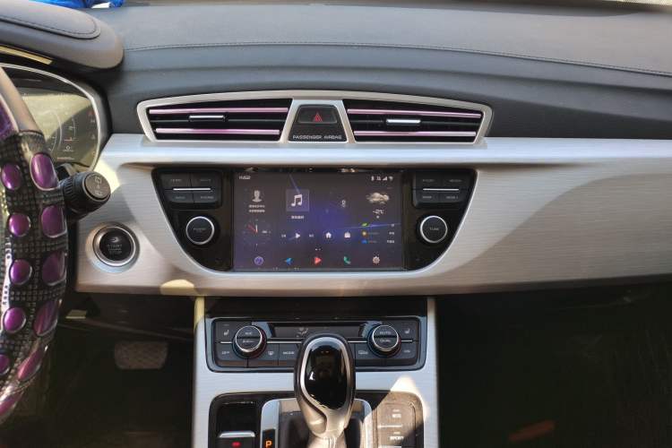 Used Geely Auto Emgrand X7 Sport 2018 1.8TD Automatic Two-Wheel Drive Smart Connect 4G Internet Edition