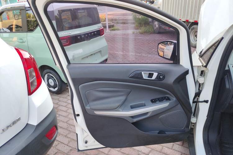 Used Ford EcoSport 2013 1.5L Automatic Fashion Model
