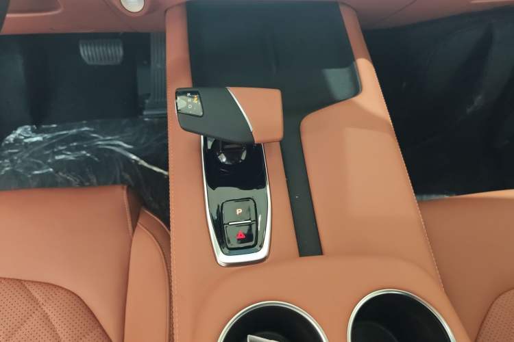 Used Changan UNI-Z New Energy 2024 Blue Whale Smart Electric iDD 125km Beyond Edition
