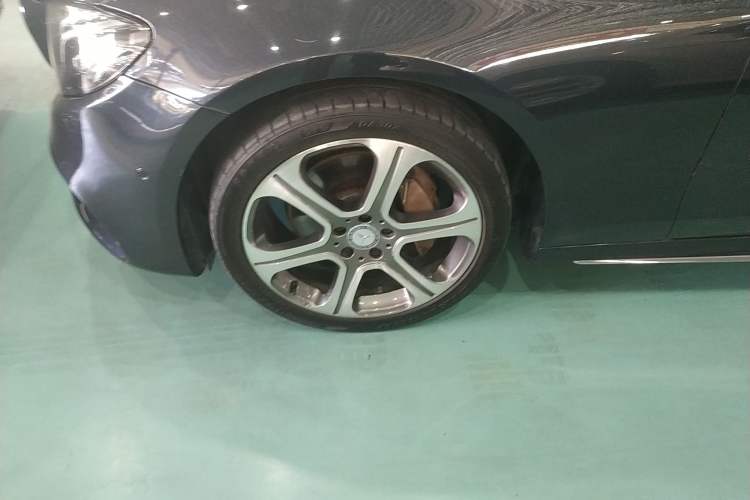 Used Mercedes-Benz E-Class 2016 E 300 L Sporty and Stylish Model
