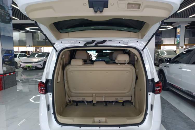 Used Buick GL8 2023 Facelifted Land Cruiser Executive Luxury Version
