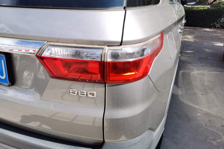 Used Dongfeng Fengon S560 2018 1.8L Manual Urban Model 7 Seats