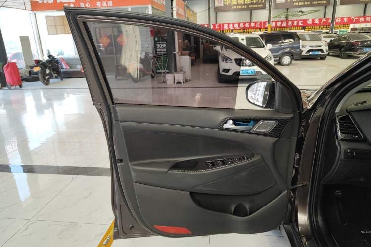 Used Hyundai Tucson 2018 1.6T Dual-Clutch Two-Wheel Drive 15th Anniversary Special Edition
