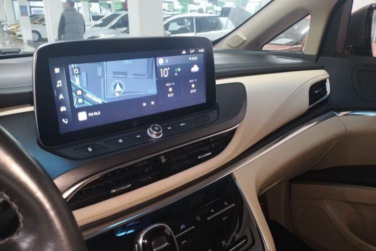 Used Buick GL8 2023 Facelifted Land Cruiser Executive Luxury Version
