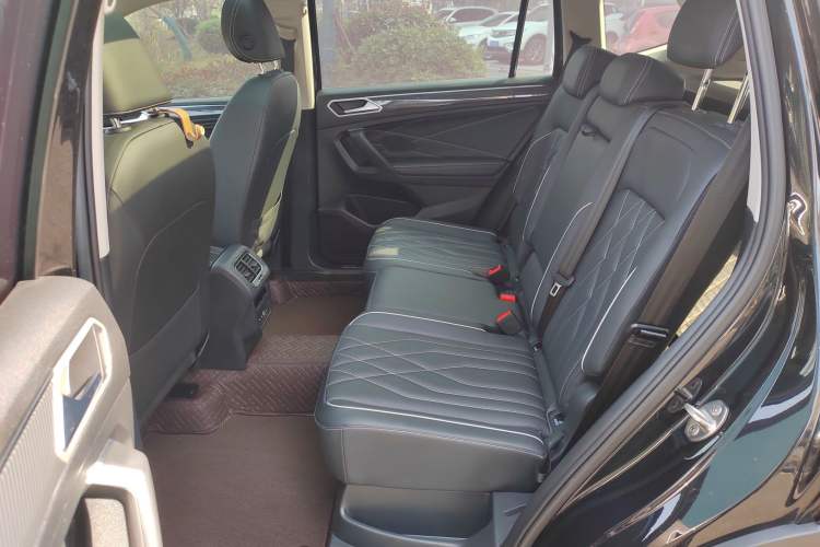 Used Volkswagen Tiguan L 2023 Restyled 330TSI Automatic Two-Wheel Drive R-Line Enhanced Comfort Version