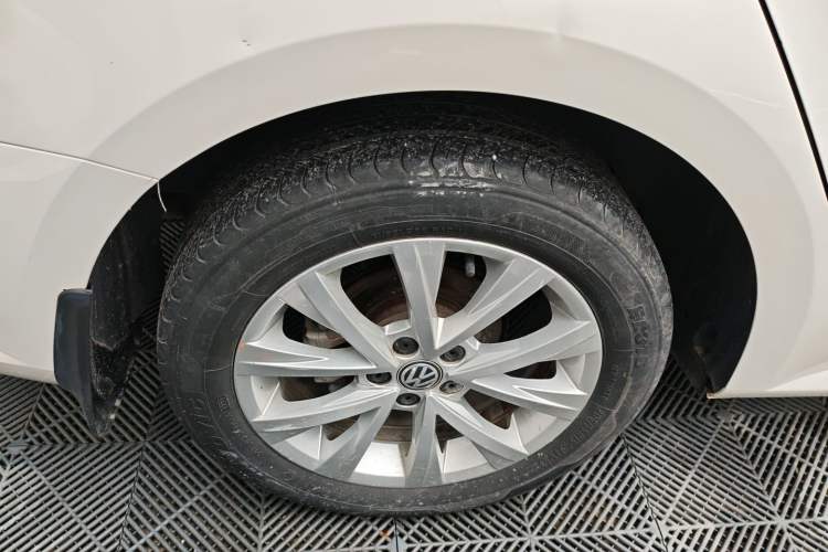 Used Volkswagen Lavida 2017 1.6L Automatic Comfort Edition
