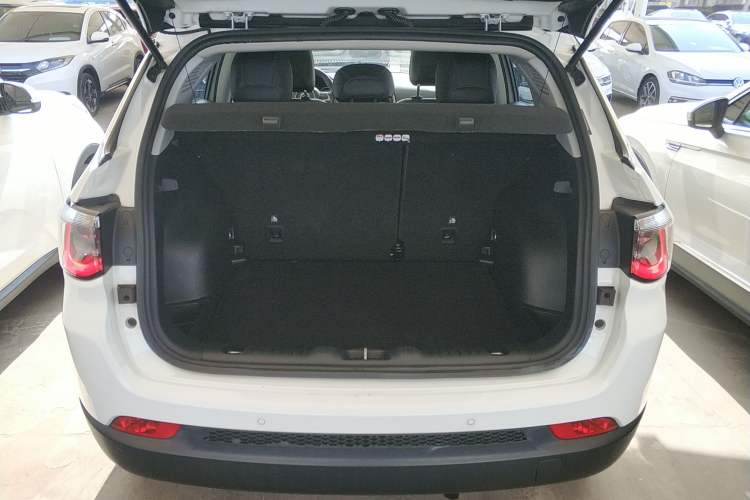 Used  Compass 2017 200T Automatic Family Edition
