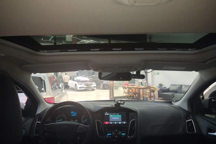 Used Ford Focus 2018 Sedan Classic 1.6L Automatic Trendy SmartDrive Edition
