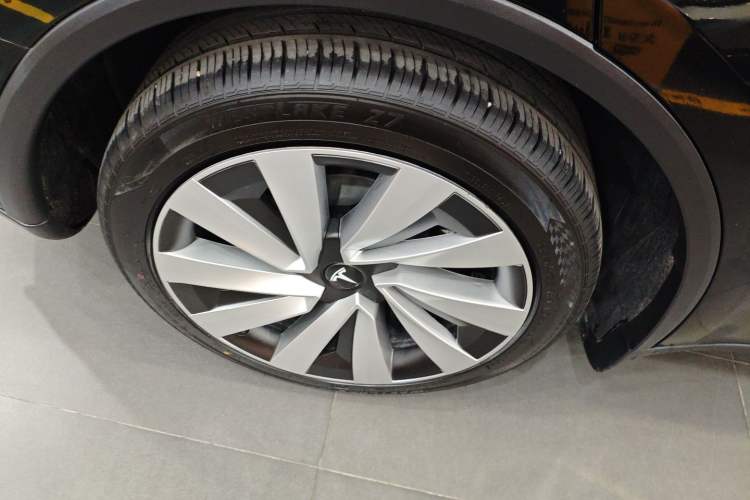 Used Tesla Model Y 2025 Rear-Wheel-Drive Version

