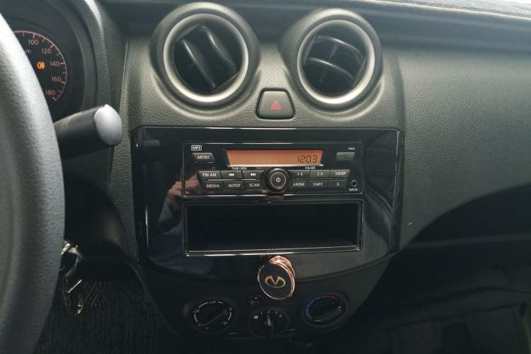 Used Venucia R30 2016 1.2L Manual Enjoyment Edition
