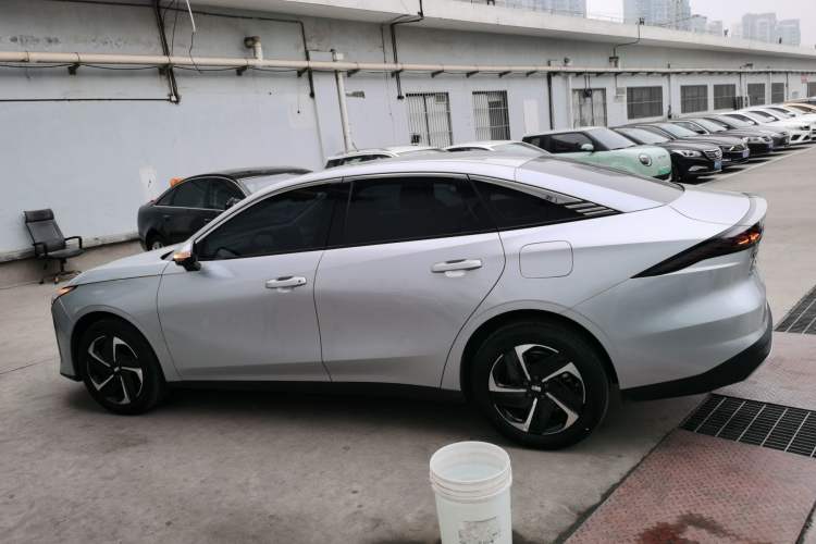 Used  L6 2025 EM-i 140km Starship Edition
