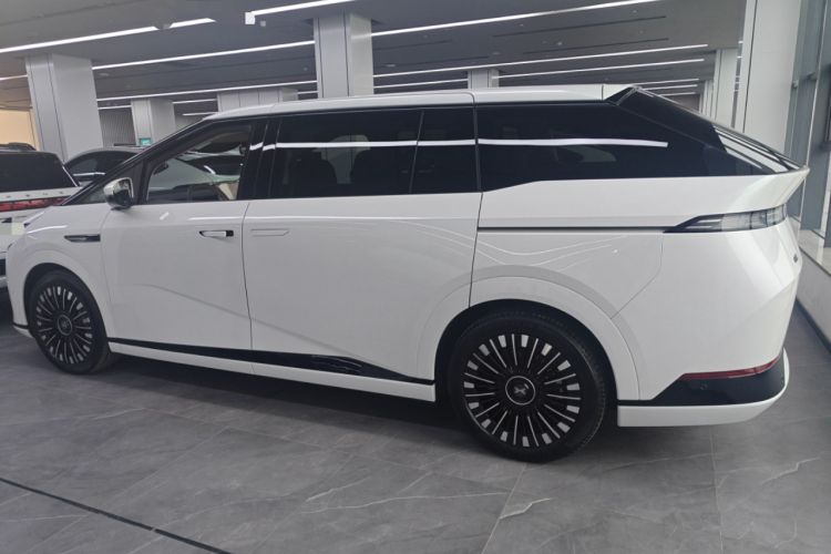 Used XPeng X9 2025 740 Ultra-Long Range Max
