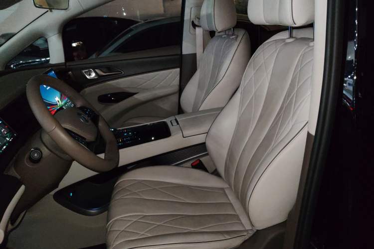 Used Denza D9 2022 DM-i 970 Four-Wheel Drive Prestige Model