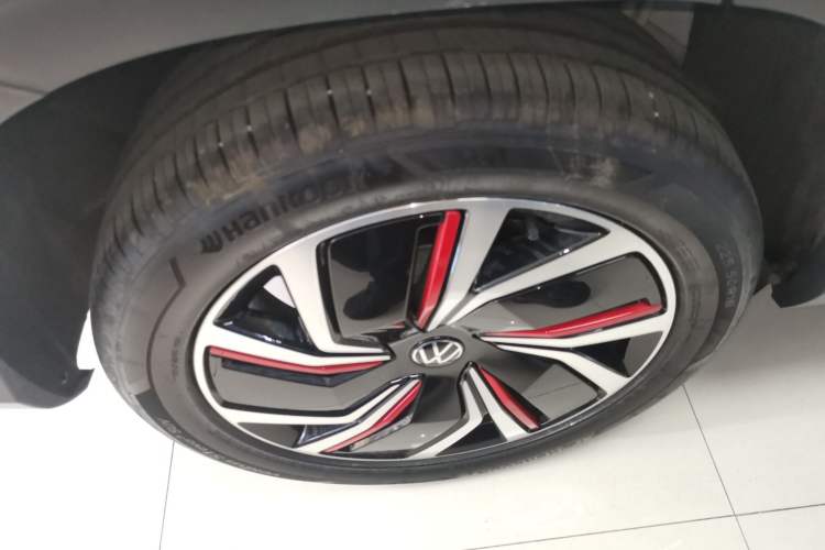 Used Volkswagen Tharu 2024 300TSI Two-Wheel-Drive Moon Luxury Edition
