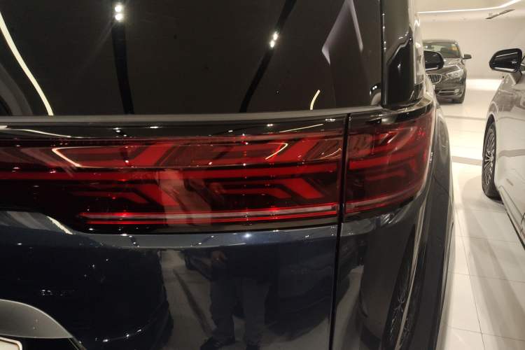 Used Denza D9 2022 DM-i 970 Four-Wheel Drive Prestige Model
