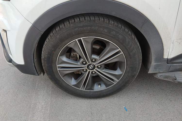 Used Hyundai ix25 2015 1.6L Automatic Two-Wheel-Drive Deluxe DLX Model