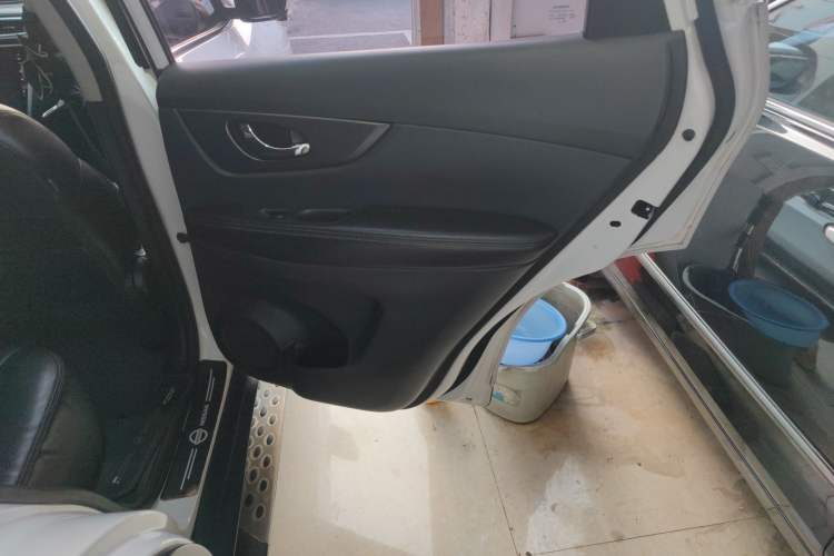 Used Nissan X-Trail 2015 2.0L CVT Comfort MAX Edition 2WD
