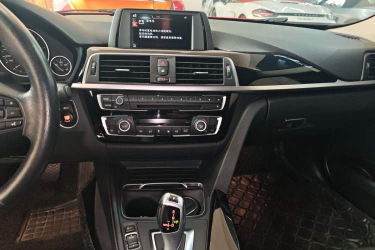 Used BMW 3 Series 2016 320Li Ambition Model
