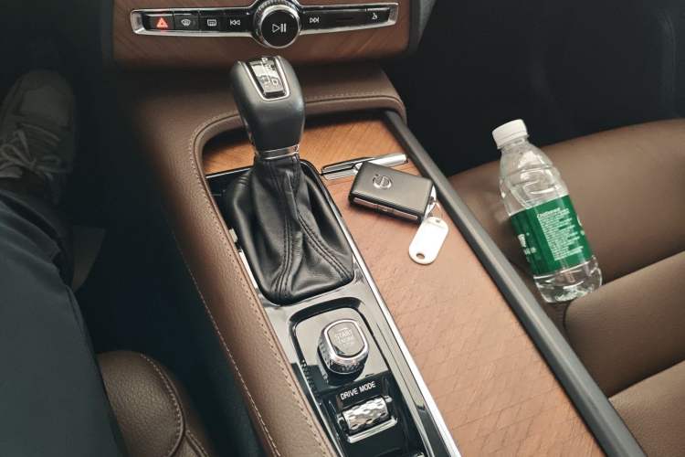 Used Volvo XC90 2020 Facelifted T6 Zhiyi Luxury 7-Seater
