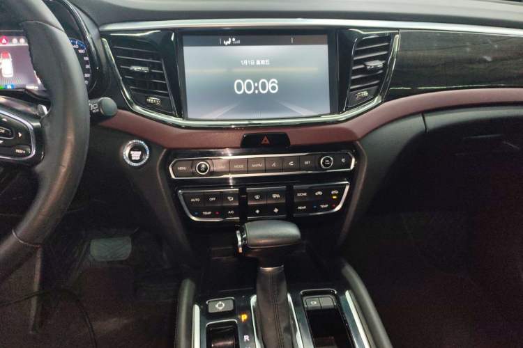 Used GAC Trumpchi GS8 2017 320T Two-Wheel Drive Luxury Smart Connectivity Version (7 Seats)