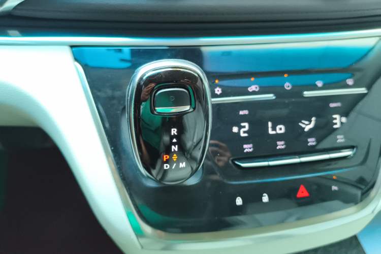 Used Buick GL8 2021 Land Cruiser Executive Class 652T Luxury Model
