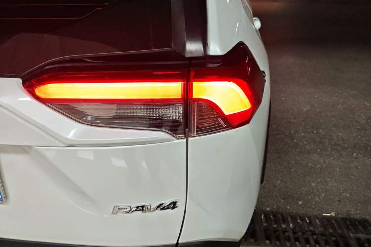 Used Toyota RAV4 2021 2.0L CVT Two-Wheel Drive Fashion Edition
