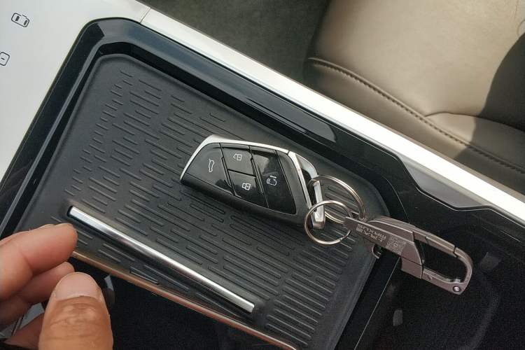 Used SAIC MAXUS G70 2024 2.0T Automatic Luxury Edition 7 Seats
