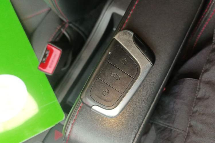 Used Chery Little Ant 2022 Sweet Pink Edition Half-Sugar Version Lithium Iron Phosphate 29.2 kWh 30 kW 301 km