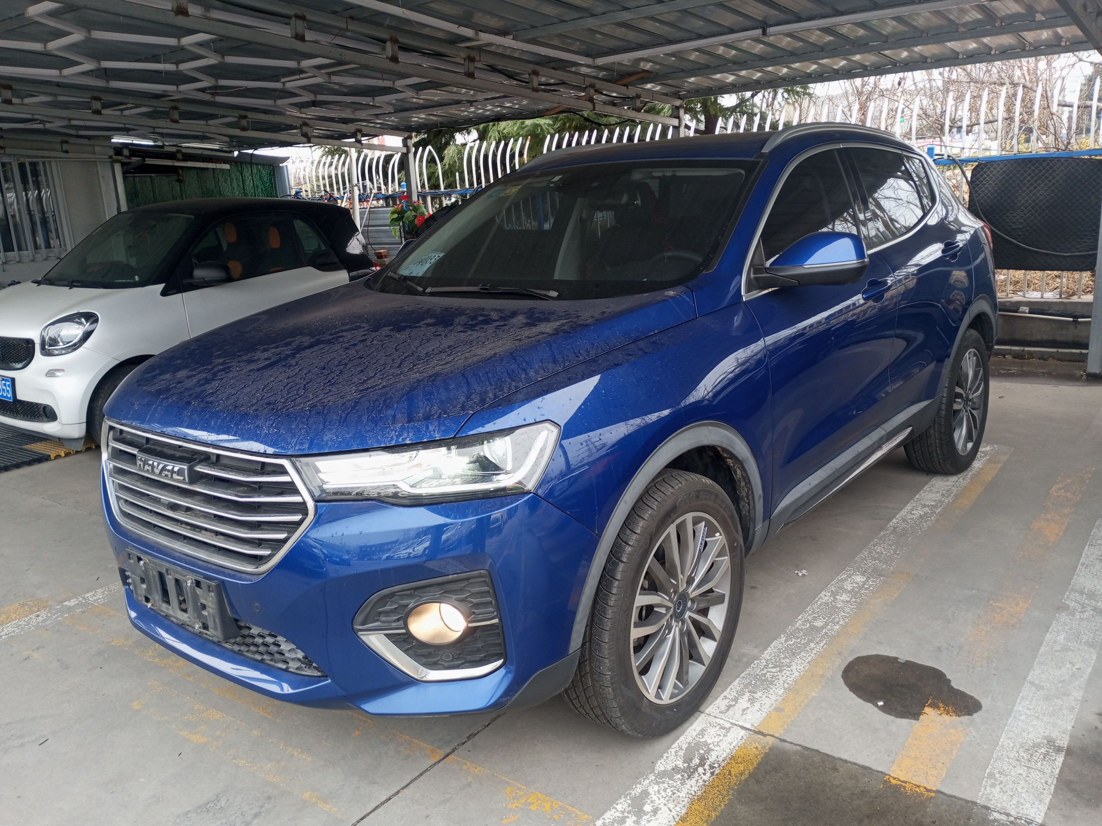 Под передней частью автомобиля