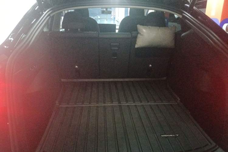 Used Tesla Model Y 2023 Rear-Wheel-Drive Version