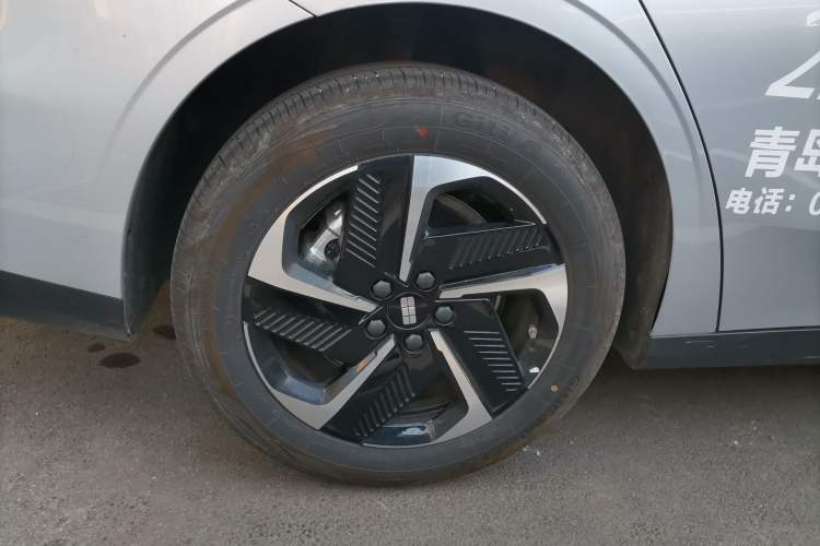 Used  L6 2025 EM-i 140km Starship Edition
