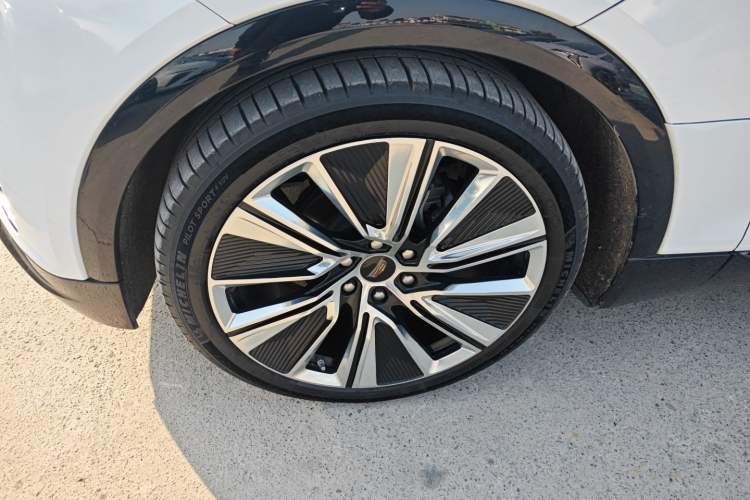 Used Cadillac LYRIQ 2022 Four-Wheel-Drive High-Performance Deluxe Edition
