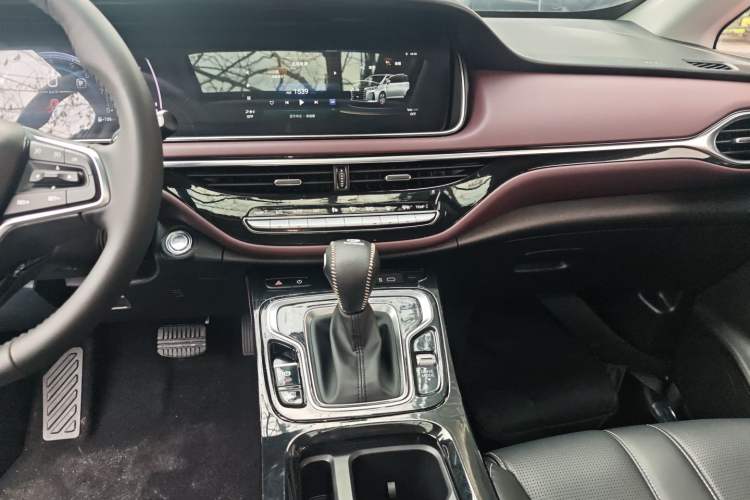 Used GAC Trumpchi M6 2023 PRO 270T DCT Luxury Edition
