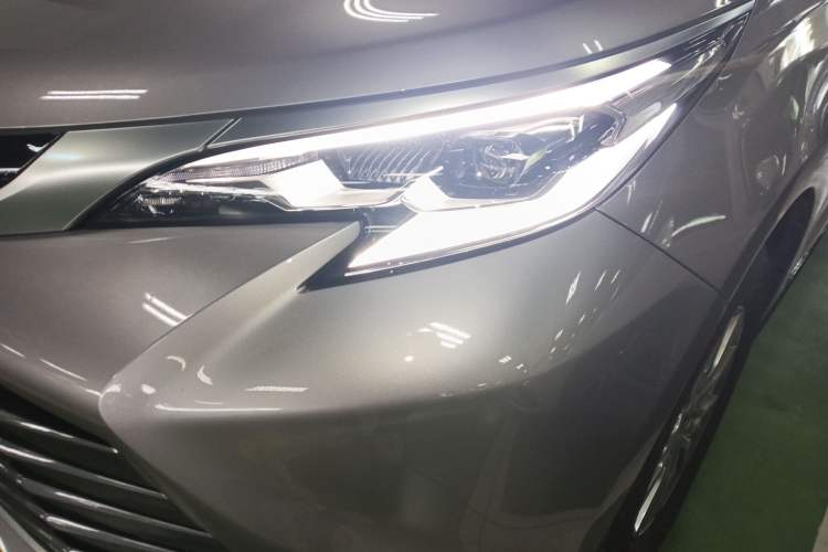 Used Toyota Sienna 2023 2.5L Hybrid Luxury Edition