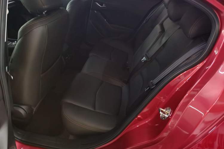 Used Mazda Mazda 3 Axela 2019 Cloud-Controlled Edition Hatchback 1.5L Automatic Luxury Model China VI Standard
