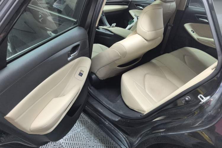 Used Toyota Avalon 2019 2.0L Luxury Edition China VI Standard
