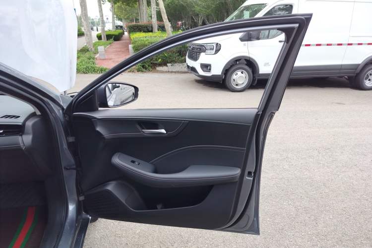 Used Roewe i5 2023 1.5L Manual Comfort Edition
