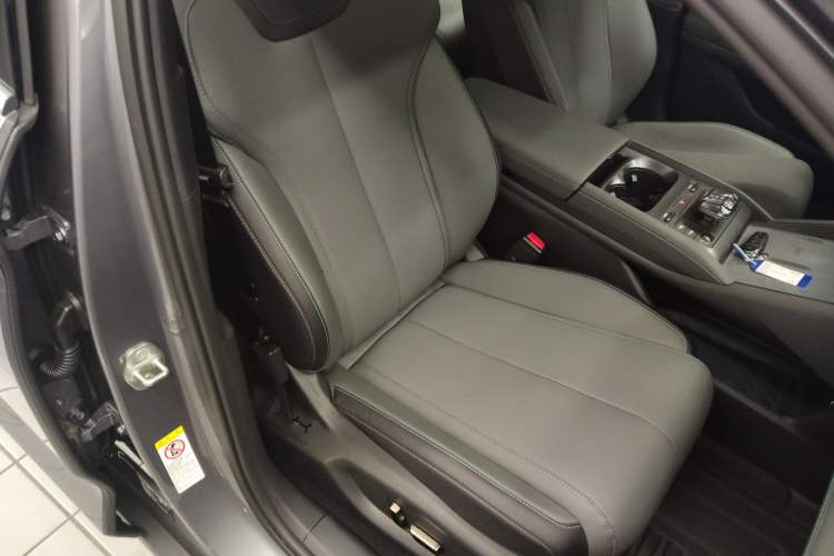 Used BYD Qin L 2025 DM-i Smart Drive 120KM Superior Model
