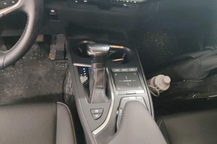 Used Lexus UX 2020 260h Explore & Adventure Edition