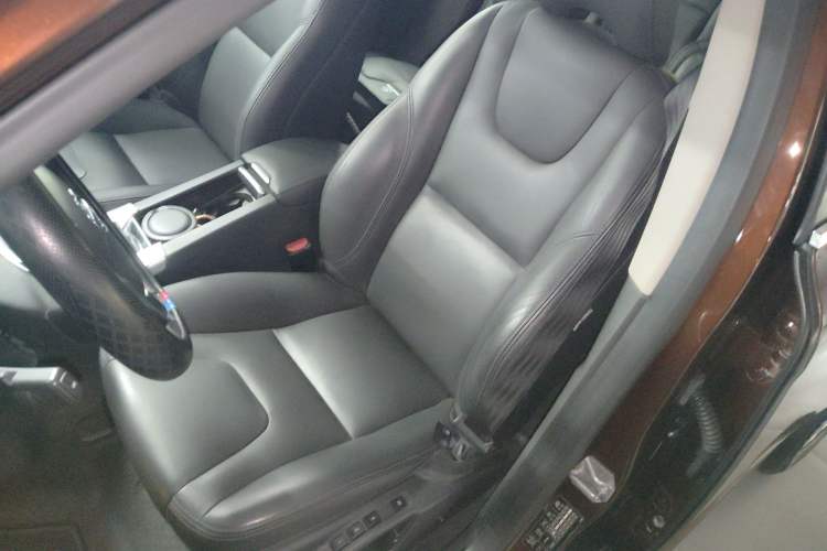 Used Volvo XC60 2016 T5 Smart Upgrade Model
