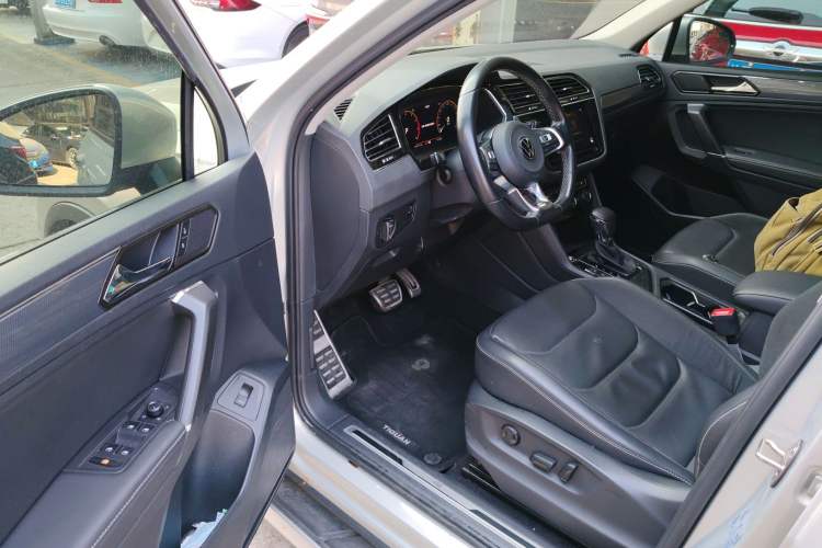 Used Volkswagen Tiguan L 2021 330TSI Automatic Two-Wheel Drive R-Line Enhanced Edition
