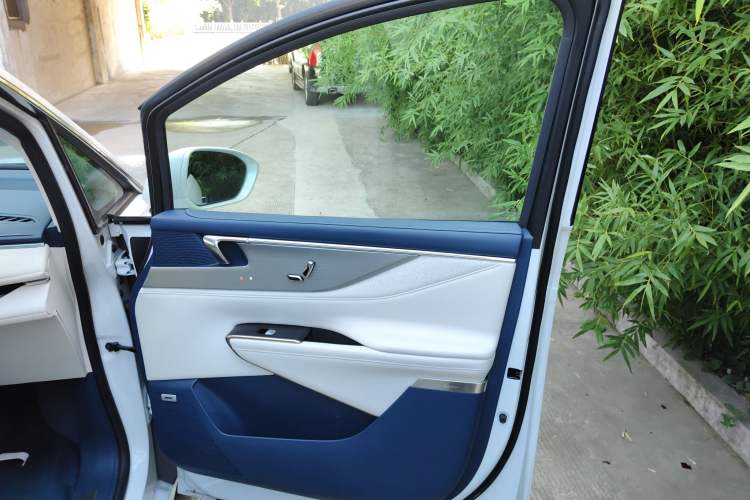 Used Buick GL8 New Energy 2024 Lu Zun Luxury Edition 6-Seater
