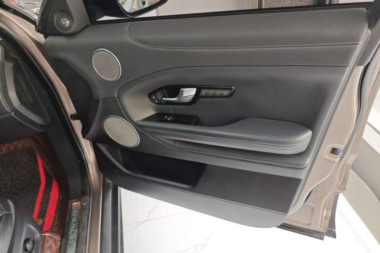 Used Land Rover Range Rover Evoque 2018 240 PS HSE DYNAMIC All-Wheel Drive Edition
